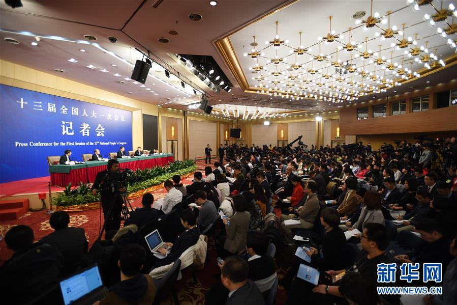 （兩會）（4）國家發(fā)改委主任何立峰等就&ldquo;創(chuàng)新和完善宏觀調(diào)控，推動高質(zhì)量發(fā)展&rdquo;答記者問