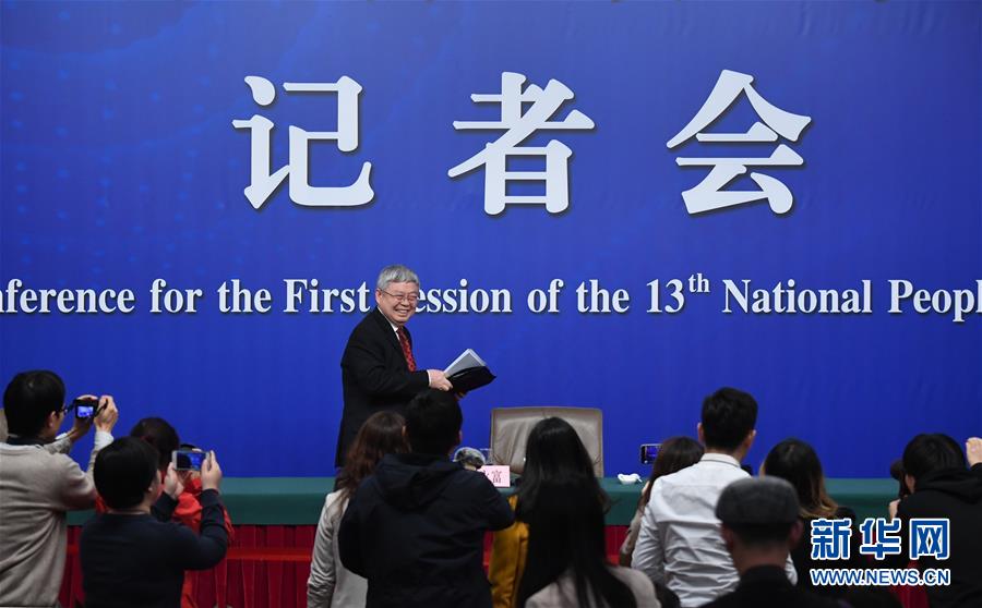 （兩會）（6）國務(wù)院扶貧辦主任劉永富就&ldquo;打好精準(zhǔn)脫貧攻堅戰(zhàn)&rdquo;答記者問