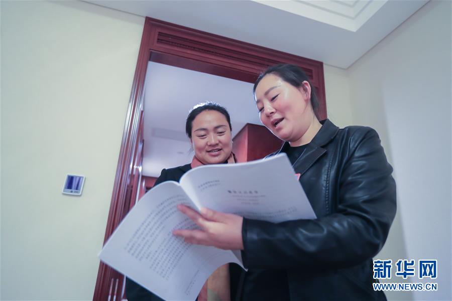 （兩會(huì)&middot;基層代表履職故事）（2）全國人大代表喬進(jìn)雙梅：&ldquo;花間&rdquo;繡出美麗人生