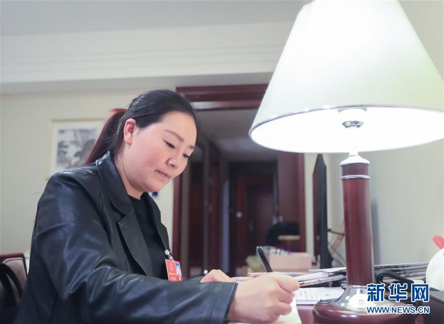 （兩會&middot;基層代表履職故事）（3）全國人大代表喬進(jìn)雙梅：&ldquo;花間&rdquo;繡出美麗人生