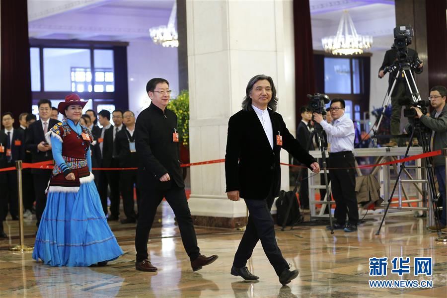 （兩會(huì)&middot;XHDW）（3）全國(guó)政協(xié)委員接受采訪