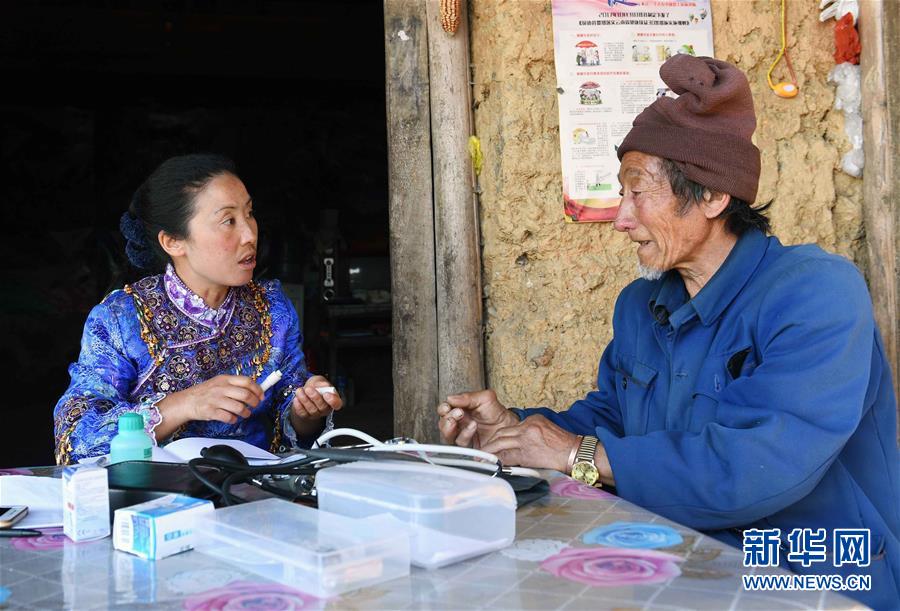 （兩會(huì)&middot;基層代表履職故事）（7）全國(guó)人大代表?xiàng)钌徲ⅲ簽榘傩战】当ｑ{護(hù)航