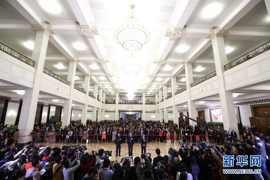 （兩會(huì)&middot;XHDW）（5）全國(guó)政協(xié)委員接受采訪