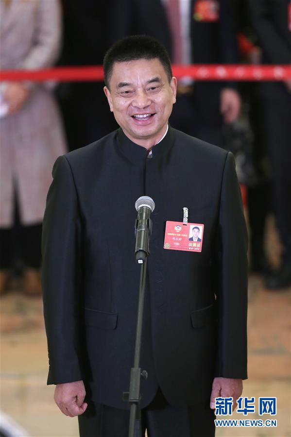 （兩會(huì)&middot;XHDW）（8）全國(guó)政協(xié)委員接受采訪