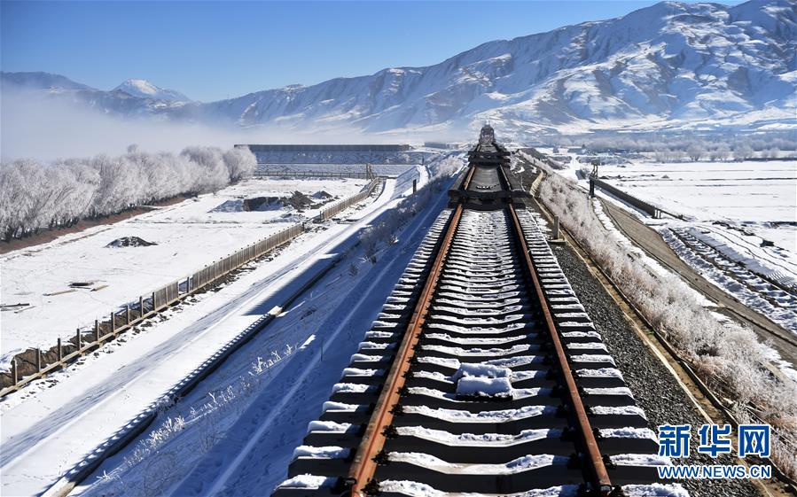 （新華全媒頭條&middot;圖文互動(dòng)）（13）風(fēng)正一帆懸&mdash;&mdash;以習(xí)近平同志為核心的黨中央治國(guó)理政一年間