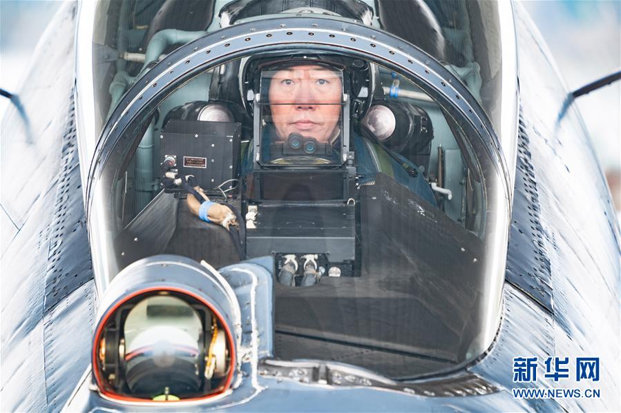 （新華全媒頭條&middot;圖文互動）（2）戰(zhàn)鷹，為祖國奮飛&mdash;&mdash;記空軍航空兵某旅旅長、特級飛行員郝井文