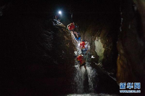 （在習(xí)近平新時(shí)代中國特色社會(huì)主義思想指引下&mdash;&mdash;新時(shí)代新作為新篇章&middot;鄉(xiāng)村振興戰(zhàn)略&middot;圖文互動(dòng)）（4）掙脫&ldquo;富饒的貧困&rdquo;&mdash;&mdash;一個(gè)西部貧困區(qū)縣綠色發(fā)展之變 