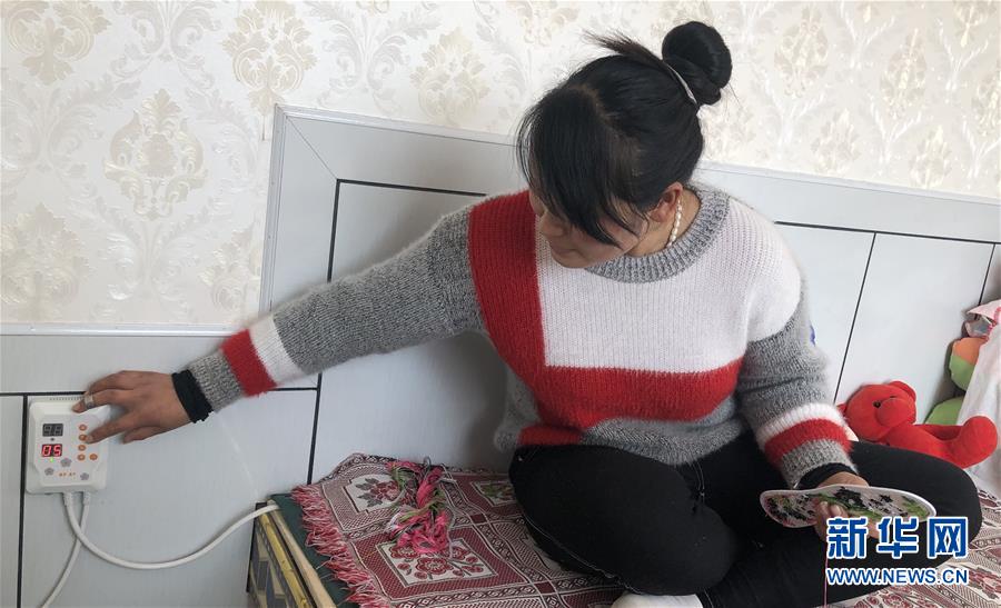 (新春走基層·圖文互動(dòng))(2)班彥村“冬天最幸福的事”:用上“電熱炕” 告別煤煙味