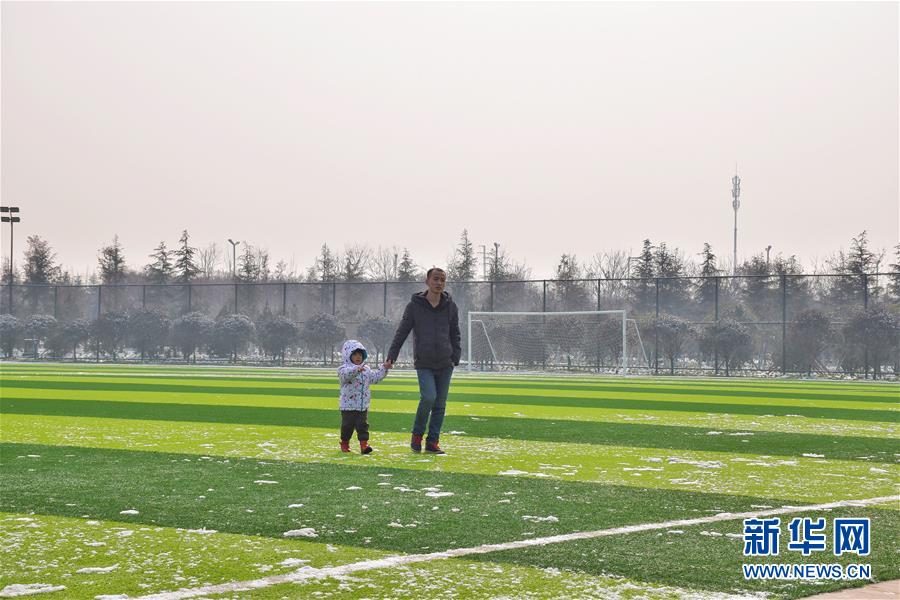 （在習(xí)近平新時(shí)代中國(guó)特色社會(huì)主義思想指引下&mdash;&mdash;新時(shí)代新作為新篇章&middot;圖文互動(dòng)）（2）水綠相間看古都 古今輝映洛陽(yáng)城