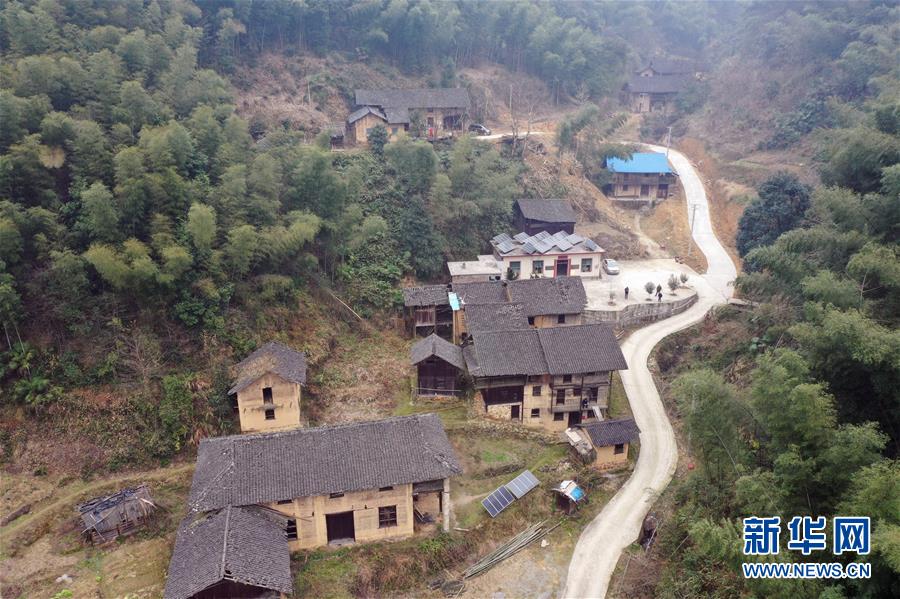 (新春走基層·圖文互動)(1)6人小山村 小年樂融融