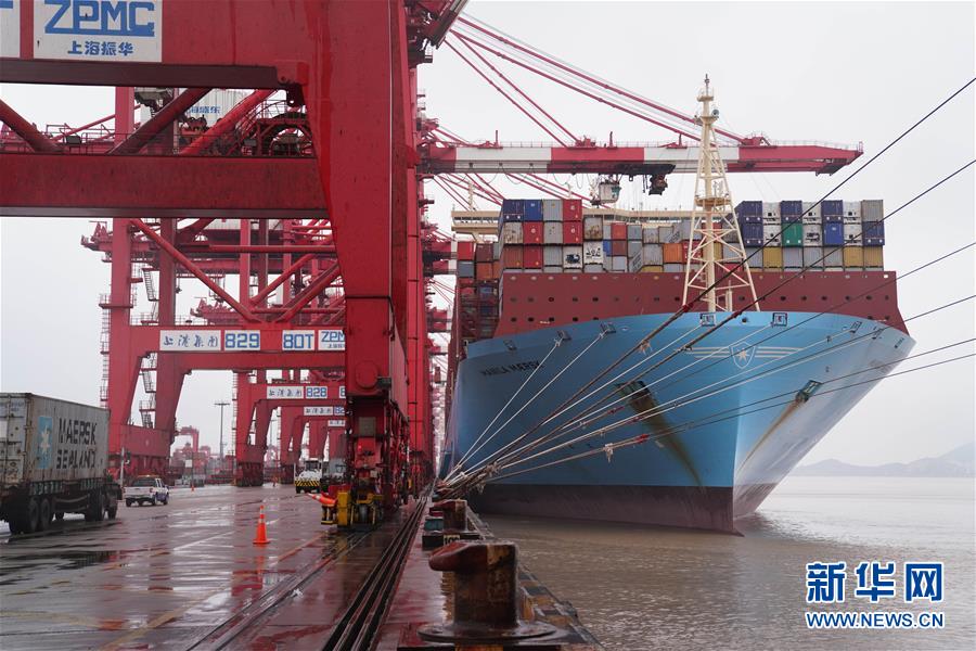 (在習(xí)近平新時(shí)代中國特色社會(huì)主義思想指引下·將改革開放進(jìn)行到底·大國之約)(新華全媒頭條·圖文互動(dòng))(1)潮起東方浪涌時(shí)——來自對(duì)外開放前沿的時(shí)代強(qiáng)音