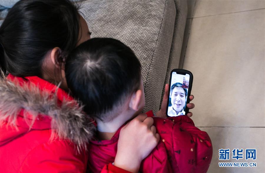 （新春走基層&middot;圖文互動(dòng)）（2）車站，懂得大海的浪漫&mdash;&mdash;&ldquo;一帶一路&rdquo;夫妻的春節(jié)連線