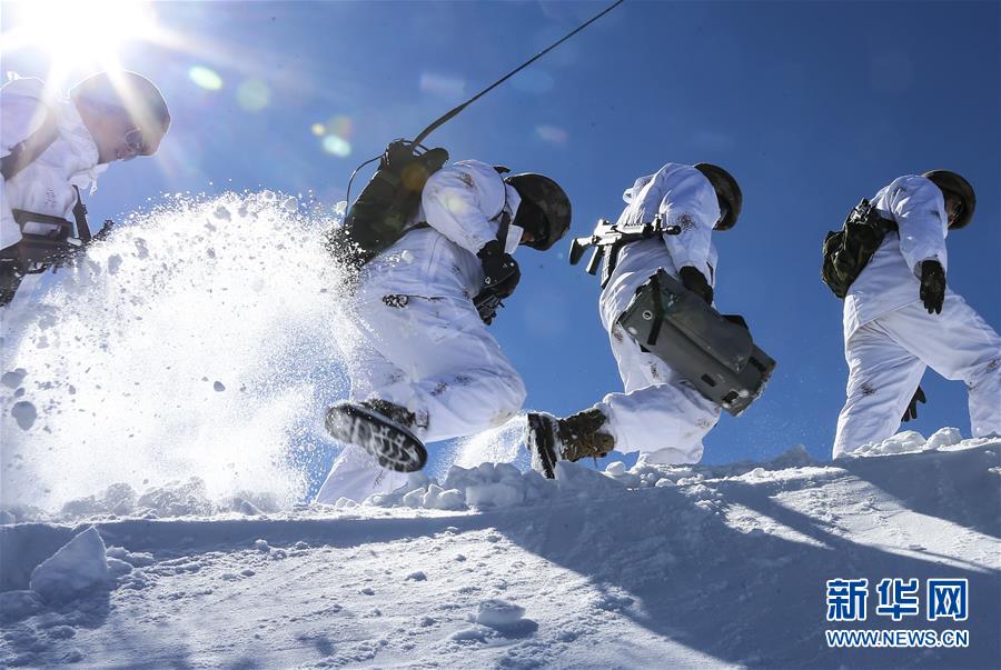(新華全媒頭條·圖文互動)(7)向祖國報告:我在戰(zhàn)位守萬家團圓——解放軍和武警部隊新春佳節(jié)備戰(zhàn)執(zhí)勤記事