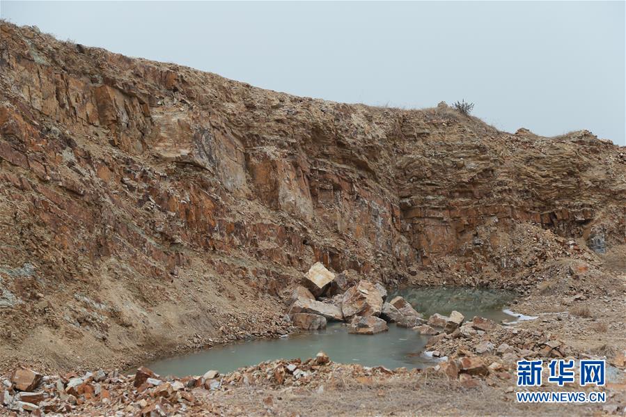 （新華視點(diǎn)&middot;圖文互動）（1）挖掘作業(yè)距漢墓中心僅20米，村民住房出現(xiàn)裂縫&hellip;&hellip;&ldquo;造地&rdquo;如何變挖山？