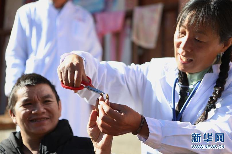 (新華全媒頭條·圖文互動)(7)大峽谷里的“背簍醫(yī)生”