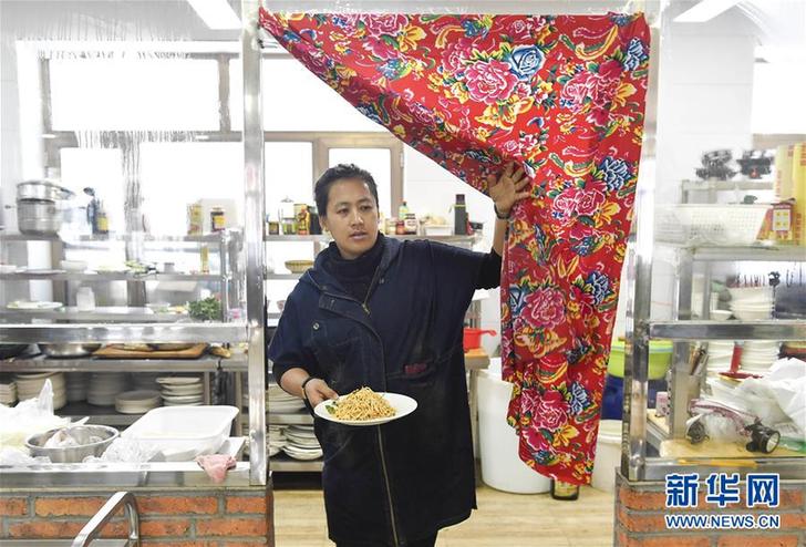 （在習(xí)近平新時代中國特色社會主義思想指引下&mdash;&mdash;新時代新作為新篇章&middot;圖文互動）（5）三年，從無名小屯到聲名遠(yuǎn)播&mdash;&mdash;這個&ldquo;雪鄉(xiāng)&rdquo;是如何做到的？