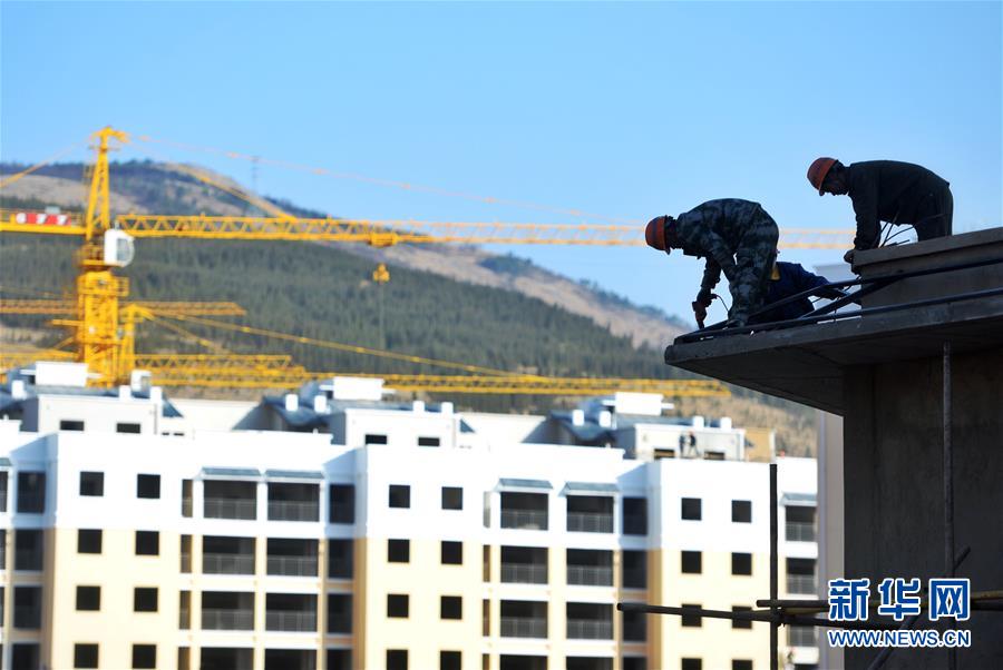 (在習(xí)近平新時(shí)代中國(guó)特色社會(huì)主義思想指引下——新時(shí)代新作為新篇章·圖文互動(dòng))(1)高原春來(lái)早 云嶺開(kāi)新篇
