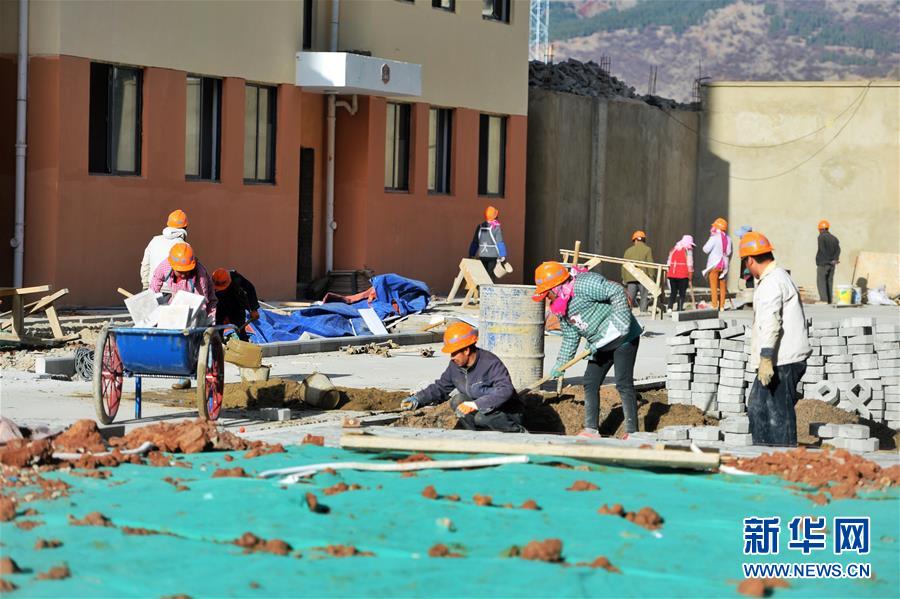 (在習(xí)近平新時(shí)代中國(guó)特色社會(huì)主義思想指引下——新時(shí)代新作為新篇章·圖文互動(dòng))(2)高原春來(lái)早 云嶺開(kāi)新篇