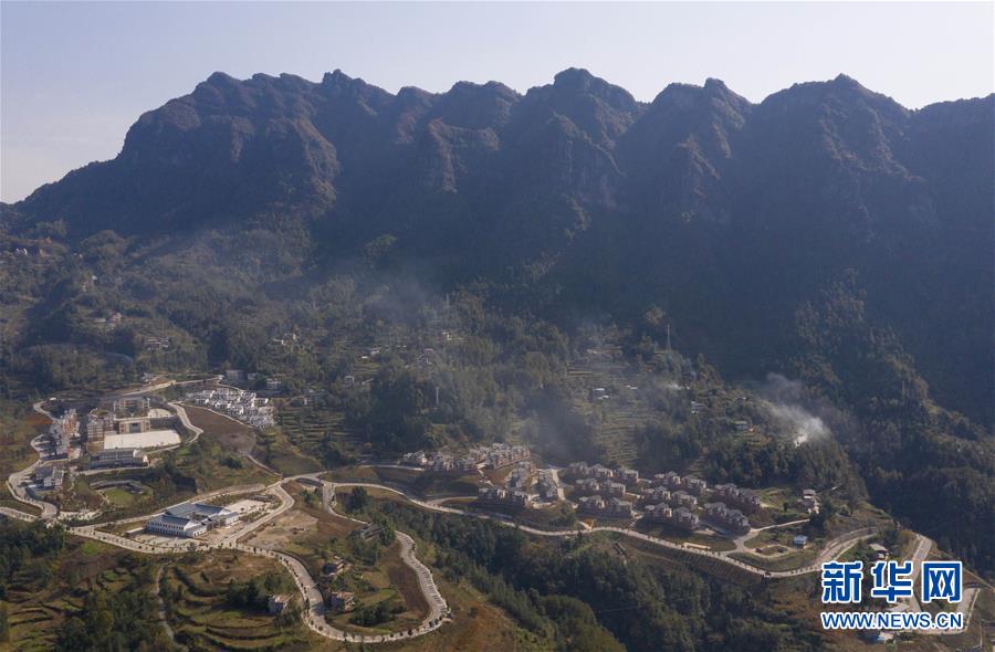 (兩會前夕看落實·圖文互動)(2)“飛針走線”“繡”出小康畫卷——四川落實習(xí)近平總書記全國兩會重要講話精神紀(jì)實