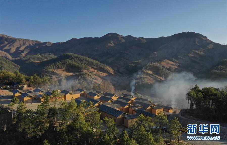 (兩會前夕看落實·圖文互動)(3)“飛針走線”“繡”出小康畫卷——四川落實習(xí)近平總書記全國兩會重要講話精神紀(jì)實