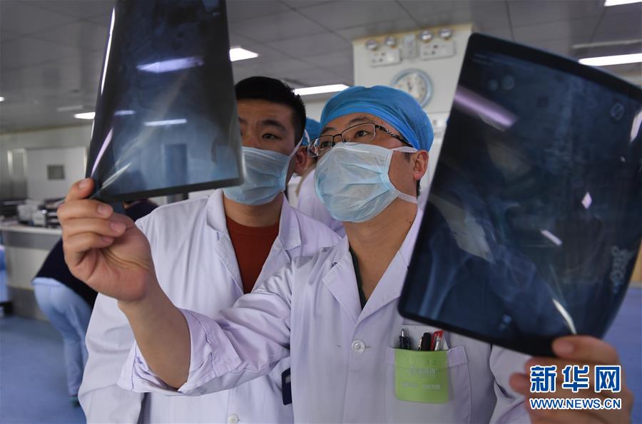 (新華全媒頭條·響水化工廠爆炸事故·圖文互動(dòng))(6)為了617個(gè)生命的賽跑——江蘇響水爆炸事故傷員救治一線實(shí)錄