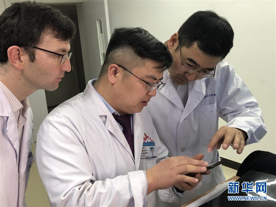 (圖文互動(dòng))(4)沙漠邊緣迎來(lái)了“國(guó)家醫(yī)療隊(duì)”