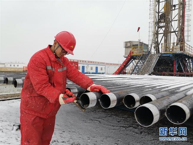 （走基層 聽民聲&middot;圖文互動(dòng)）（2）&ldquo;條件進(jìn)步了，好作風(fēng)沒變&rdquo;&mdash;&mdash;記者夜守大慶油田1205鉆井隊(duì)