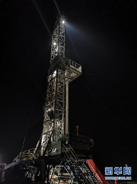 （走基層 聽民聲&middot;圖文互動(dòng)）（3）&ldquo;條件進(jìn)步了，好作風(fēng)沒變&rdquo;&mdash;&mdash;記者夜守大慶油田1205鉆井隊(duì)