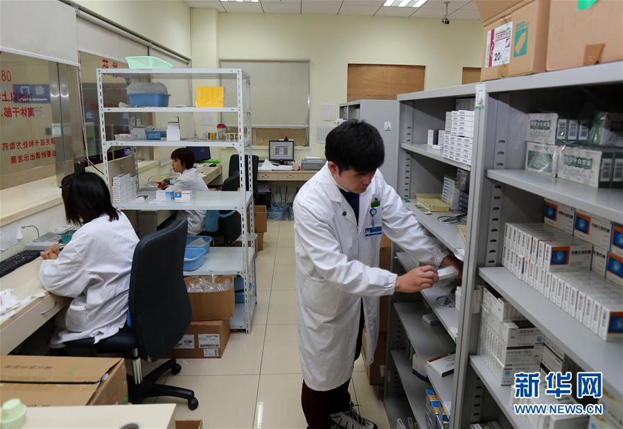 （新華全媒頭條&middot;圖文互動）（1）一粒藥片牽動萬人心，藥品集中采購給你我省了多少？