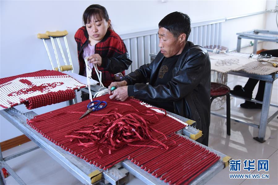 (在習(xí)近平新時代中國特色社會主義思想指引下——新時代新作為新篇章·圖文互動)(1)腳下有路 心中有志 生命有光——殘疾夫妻“跑贏”脫貧沖刺