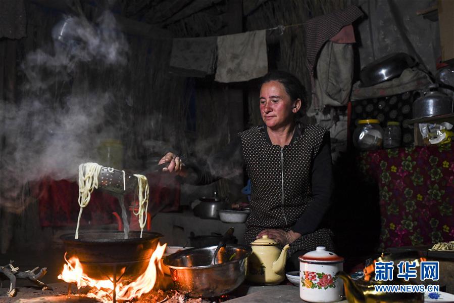 （新華全媒頭條&middot;圖文互動）（5）一步千年，&ldquo;最后的沙漠部落&rdquo;遷入新家園