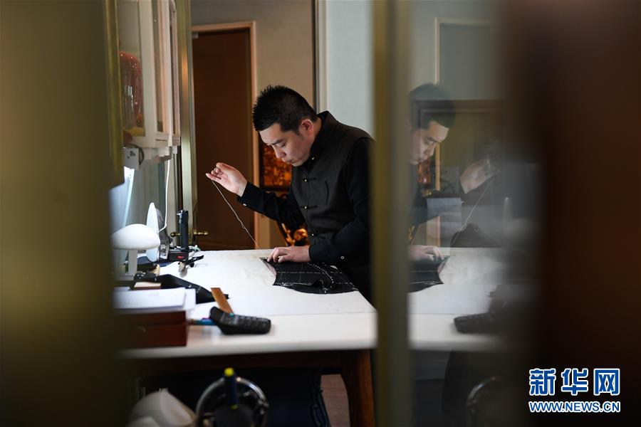 (壯麗70年·奮斗新時(shí)代·圖文互動(dòng))(6)“用心的作品是有靈魂的”——從“紅幫裁縫”到服裝名城