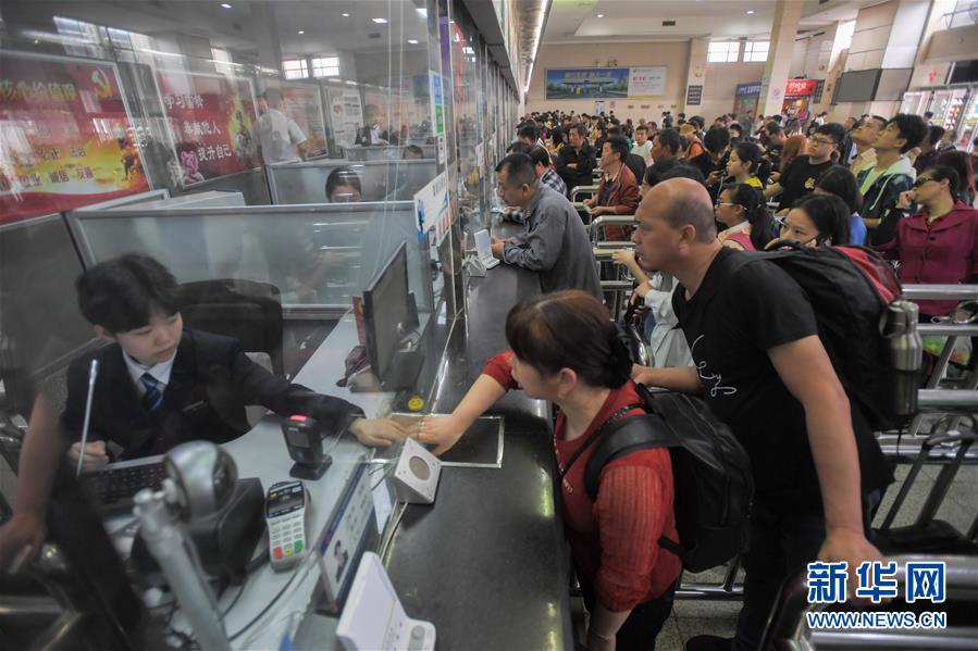 （社會(huì)）（1）長(zhǎng)沙火車站迎來&ldquo;五一&rdquo;假期返程高峰