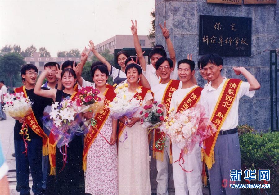 (新華全媒頭條·圖文互動(dòng))(1)大漠小城的別樣青春——記內(nèi)地青年學(xué)子扎根新疆且末教書育人