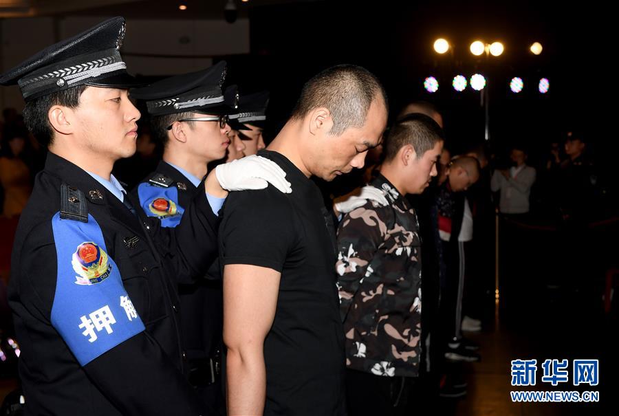 (新華全媒頭條·圖文互動(dòng))(2)擔(dān)負(fù)起護(hù)航新時(shí)代中國特色社會(huì)主義的崇高使命——黨的十八大以來公安工作述評