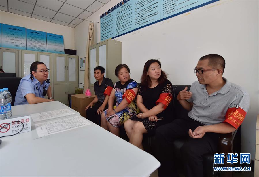 (新華全媒頭條·圖文互動(dòng))(3)擔(dān)負(fù)起護(hù)航新時(shí)代中國特色社會(huì)主義的崇高使命——黨的十八大以來公安工作述評