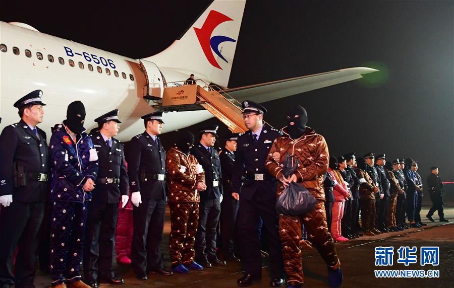 (新華全媒頭條·圖文互動(dòng))(6)擔(dān)負(fù)起護(hù)航新時(shí)代中國特色社會(huì)主義的崇高使命——黨的十八大以來公安工作述評