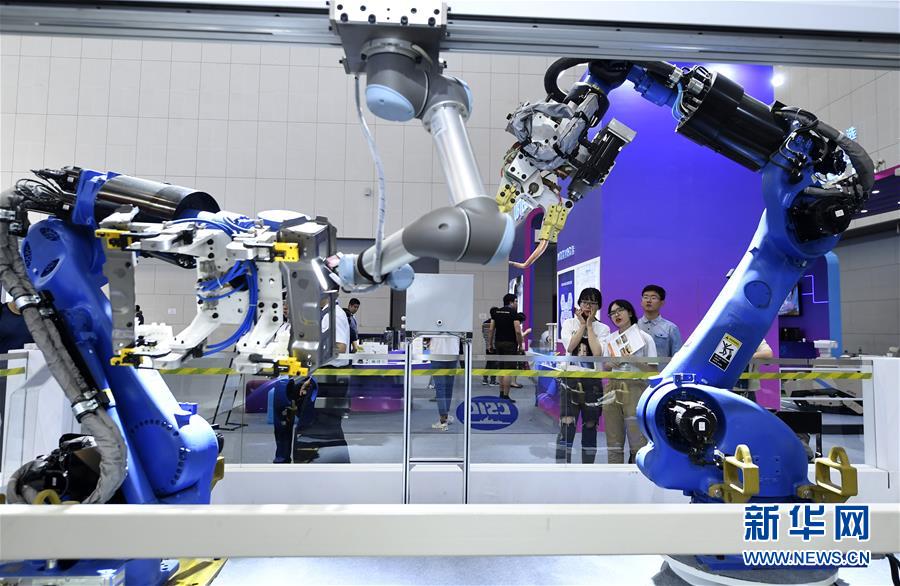 （新華全媒頭條&middot;圖文互動）（5）擁抱智能新時(shí)代：世界智能大會釋放了哪些新信號？