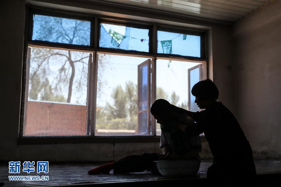 (圖文互動(dòng))(4)一條38年的生命通道:媽媽會(huì)一直把你當(dāng)作“雛鳥(niǎo)”