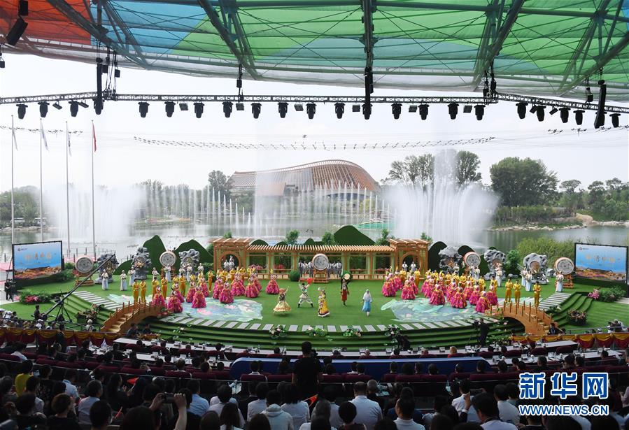 (在習(xí)近平新時(shí)代中國(guó)特色社會(huì)主義思想指引下——新時(shí)代新作為新篇章·圖文互動(dòng))(1)從世園會(huì)“看”中國(guó)綠色發(fā)展之路——寫(xiě)在北京世園會(huì)“中國(guó)國(guó)家館日”到來(lái)之際