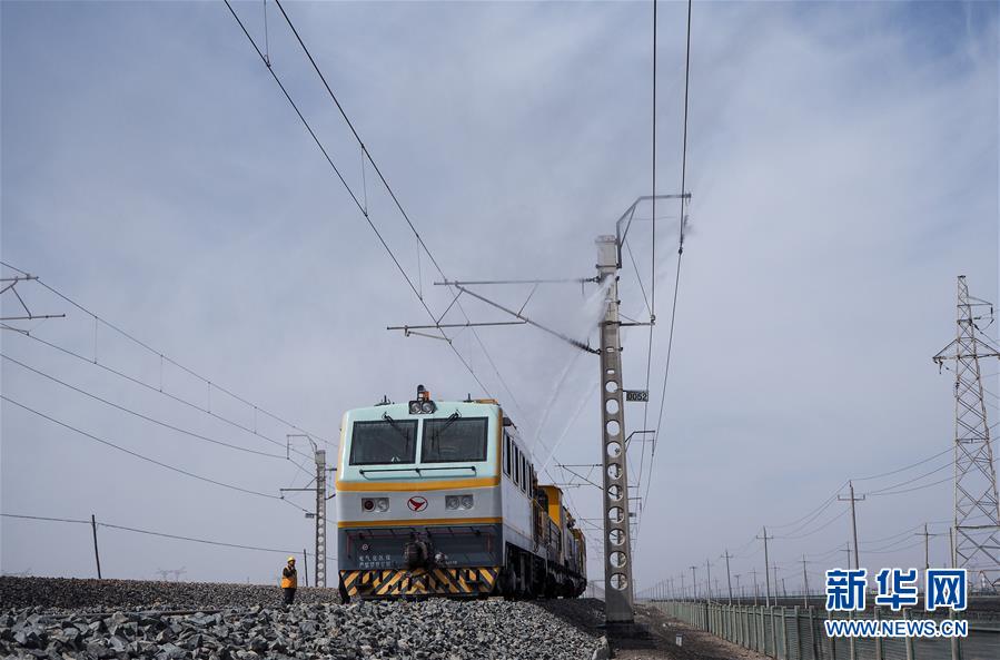 (新華全媒頭條·壯麗70年·奮斗新時(shí)代·圖文互動(dòng))(2)開拓雪域高原的夢(mèng)想之路——來自青藏鐵路的蹲點(diǎn)報(bào)告