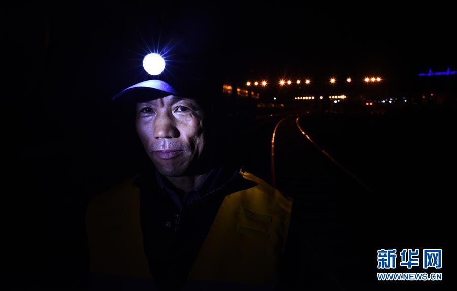 (新華全媒頭條·壯麗70年·奮斗新時(shí)代·圖文互動(dòng))(9)開拓雪域高原的夢(mèng)想之路——來自青藏鐵路的蹲點(diǎn)報(bào)告