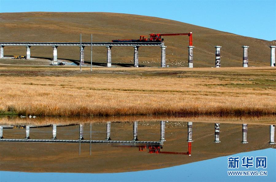 (新華全媒頭條·壯麗70年·奮斗新時(shí)代·圖文互動(dòng))(10)開拓雪域高原的夢(mèng)想之路——來自青藏鐵路的蹲點(diǎn)報(bào)告