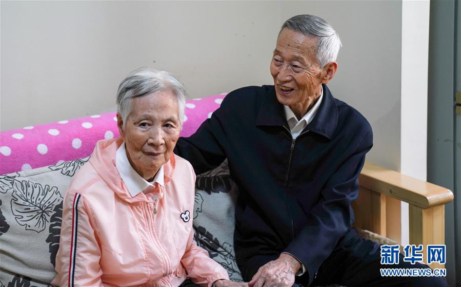 (新華全媒頭條·時(shí)代先鋒·圖文互動(dòng))(9)傳奇的英雄 無(wú)悔的忠誠(chéng)——記刑偵痕跡檢驗(yàn)專家崔道植