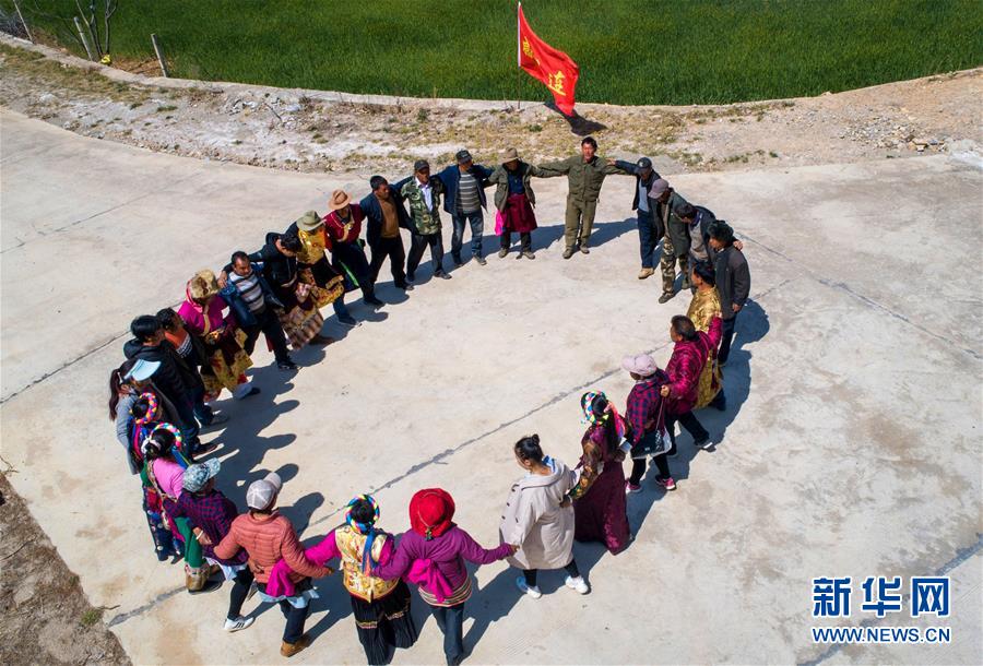 (新華全媒頭條·圖文互動(dòng))(2)藏區(qū)“感恩連”
