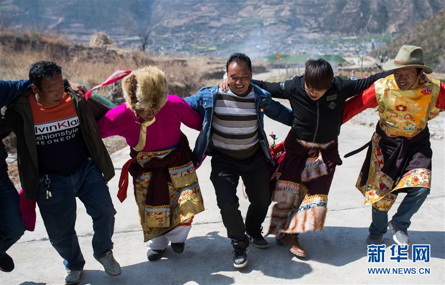 (新華全媒頭條·圖文互動(dòng))(5)藏區(qū)“感恩連”