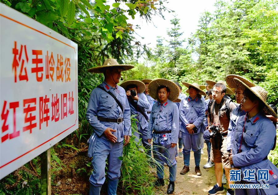 （新華全媒頭條&middot;不忘初心、牢記使命&mdash;&mdash;記者再走長(zhǎng)征路&middot;圖文互動(dòng)）（2）風(fēng)展紅旗如畫(huà)&mdash;&mdash;來(lái)自長(zhǎng)征出發(fā)地長(zhǎng)汀、寧化的紅色信仰報(bào)告 