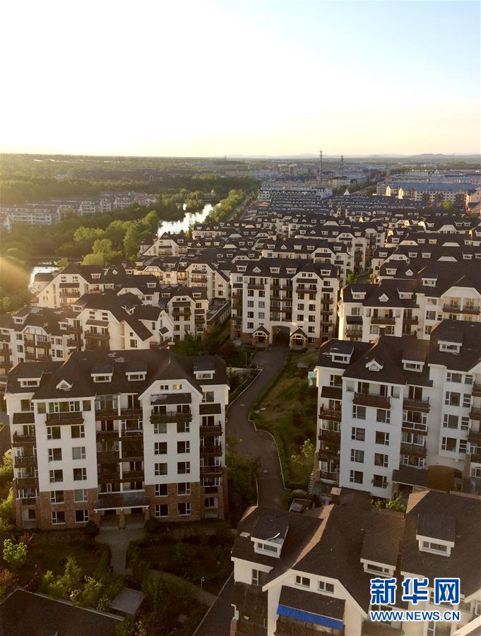 （在習(xí)近平新時(shí)代中國(guó)特色社會(huì)主義思想指引下&mdash;&mdash;新時(shí)代新作為新篇章&middot;圖文互動(dòng)）（2）在這里，遇見(jiàn)&ldquo;詩(shī)和遠(yuǎn)方&rdquo;&mdash;&mdash;長(zhǎng)白山下&ldquo;第一鎮(zhèn)&rdquo;的全域旅游實(shí)踐