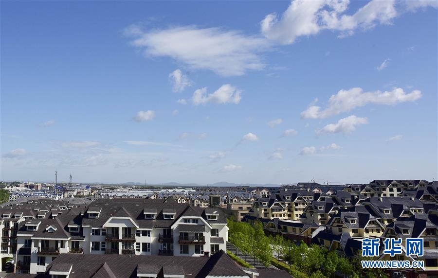 （在習(xí)近平新時(shí)代中國(guó)特色社會(huì)主義思想指引下&mdash;&mdash;新時(shí)代新作為新篇章&middot;圖文互動(dòng)）（1）在這里，遇見(jiàn)&ldquo;詩(shī)和遠(yuǎn)方&rdquo;&mdash;&mdash;長(zhǎng)白山下&ldquo;第一鎮(zhèn)&rdquo;的全域旅游實(shí)踐