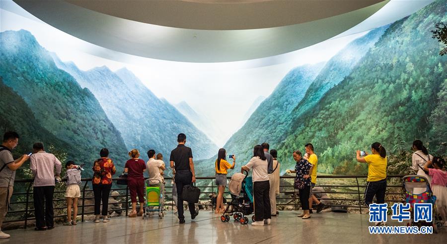 （新華全媒頭條&middot;壯麗70年&middot;奮斗新時代&mdash;&mdash;記者再走長征路&middot;圖文互動）（11）偉大轉(zhuǎn)折是怎樣發(fā)生的&mdash;&mdash;重回遵義會議現(xiàn)場